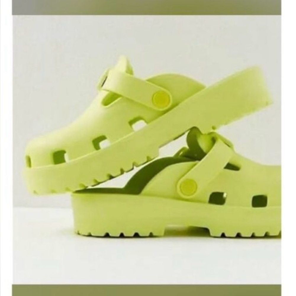 🌸 Free People Green Karlie Buckle Clogs Size 6 New